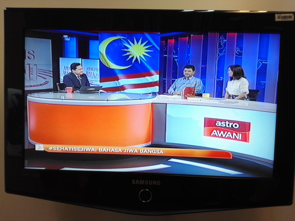 我校马来语教师侯燕妮接受马来西亚电视台专访